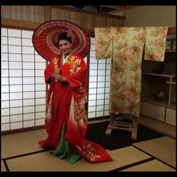 Traditional Ceremonial Kimono - Picture 3 of 4